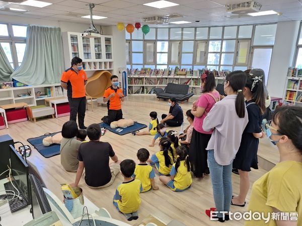 ▲台南市消防局第五大隊文賢分隊，結合仁德幼兒園全園師生、教職員以及幼生家長員工，在母親節前夕，共同舉辦防災宣導活動。（圖／記者林悅翻攝，下同）