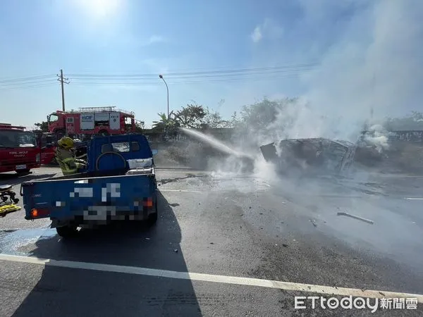 ▲屏東市環河路車禍，消防隊員救援             。（圖／記者陳崑福翻攝）