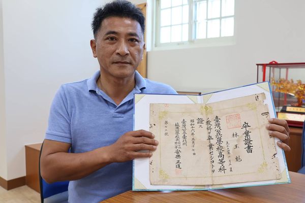 ▲▼蘇澳鎮長李明哲請大家協尋留下一份1941年畢業證書在鎮公所的主人林玉魁。（圖／蘇澳鎮公所提供，下同）