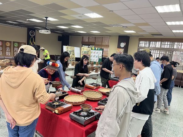 ▲▼海基會搭建交流平台　陸生體驗台灣濃情味。（圖／海基會）