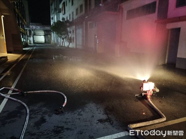 ▲▼      苗栗化工廠硫化氫外洩，5工人送醫       。（圖／記者蔡文淵翻攝）