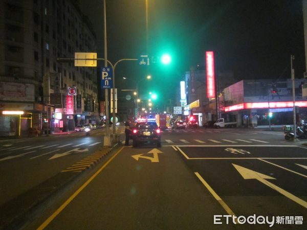 ▲▼1輛自小貨綠燈直行撞斃路人，警方正釐清肇責。（圖／民眾提供，下同）