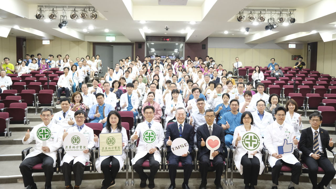 ▲▼5月5日(五) 亞東醫院簽署《醫院永續發展倡議書》。（圖／台灣永續能源研究基金會提供）