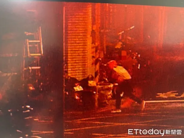 ▲▼台北市中正區的「基督教廈門街浸信會」遭潑紅漆，警方鎖定形跡可疑的57歲鄒姓女子。（圖／記者邱忠岳翻攝）