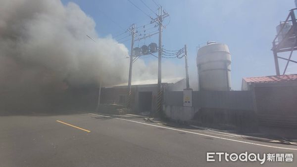 ▲彰化北斗鎮1處剛翻新養雞場下午發生火警。（圖／民眾提供）