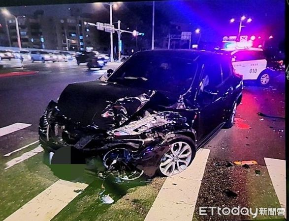 ▲▼北市民間救護車「無載人」闖紅燈釀3人傷。（圖／記者邱中岳翻攝）