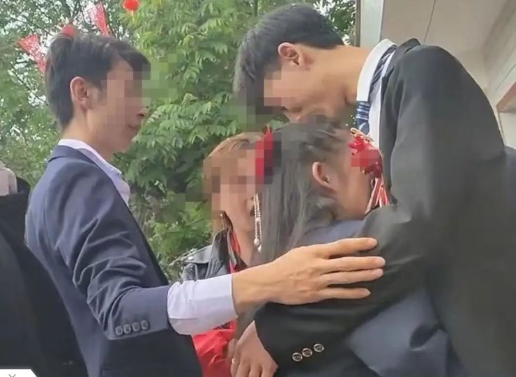 ▲▼網傳畢節一14歲女生被迫結婚。（圖／翻攝自紅星新聞）