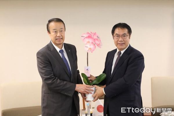 ▲日本石川縣的金澤市長村山卓、加賀市長宮元陸，8日分別率團前往台南市政府拜會市長黃偉哲，雙方熱情交流，讓城市情誼更強化。（圖／記者林悅翻攝，下同）