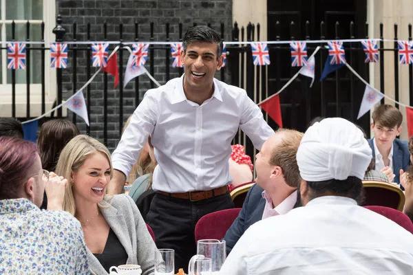 ▲▼英國首相蘇納克（Rishi Sunak）與烏克蘭難民共享加冕午餐會，美國第一夫人吉兒．拜登（Jill Biden）也出席。（圖／路透）