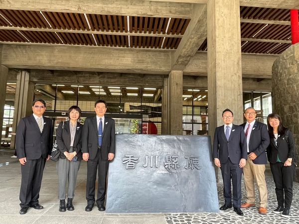 ▲▼第2屆「馬祖國際藝術島」團隊今（9）日由共同主辦單位文化總會秘書長李厚慶、連江縣副縣長陳冠人率團，前往日本香川縣政府，拜會縣知事池田豐人，請益「瀨戶內國際藝術祭」籌辦經驗。（圖／文化總會提供）