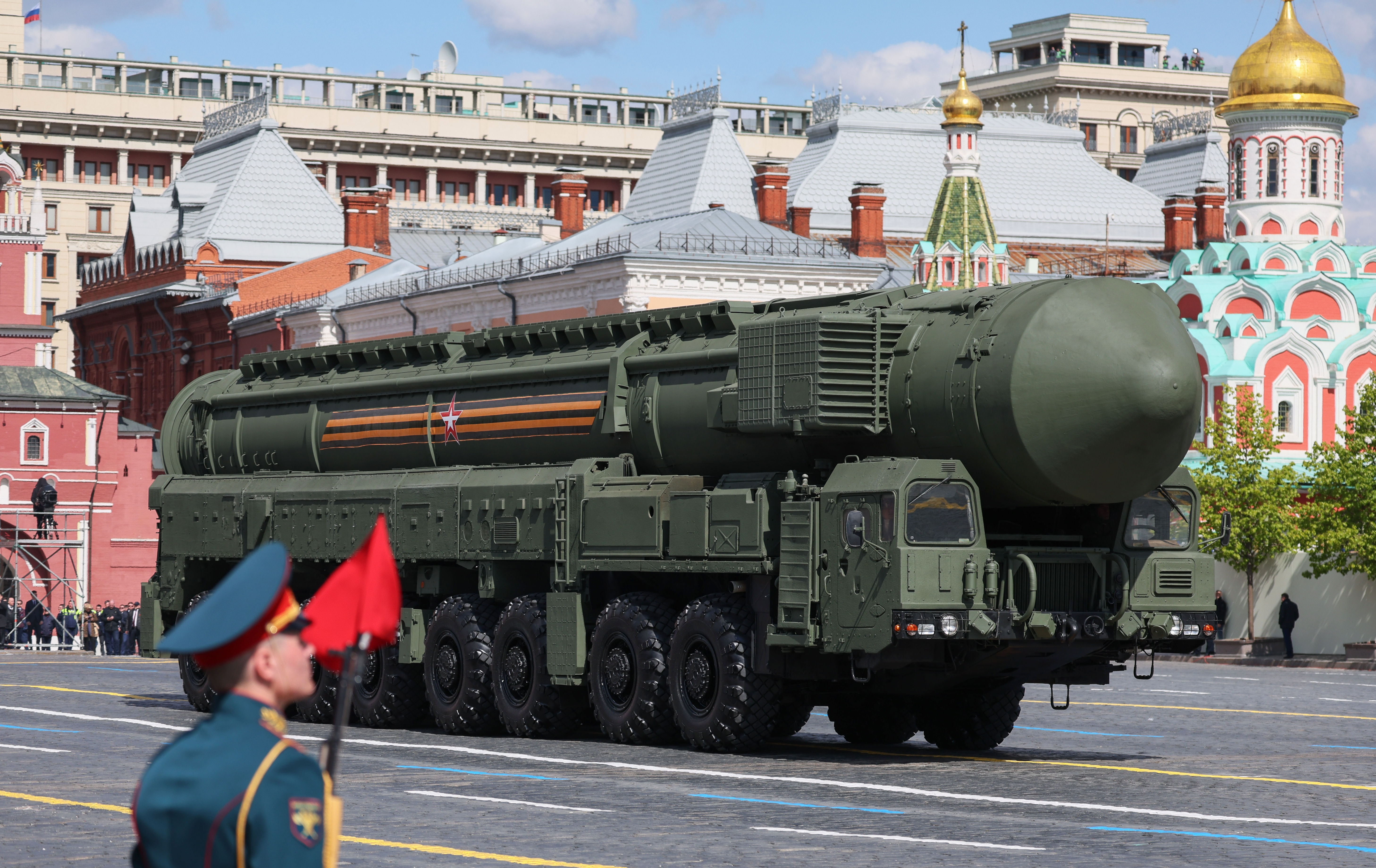 ▲▼2023年5月9日，俄羅斯勝利日閱兵式上，能夠攜帶核彈頭的洲際彈道導彈亞爾斯（Yars）。（圖／達志影像／美聯社）