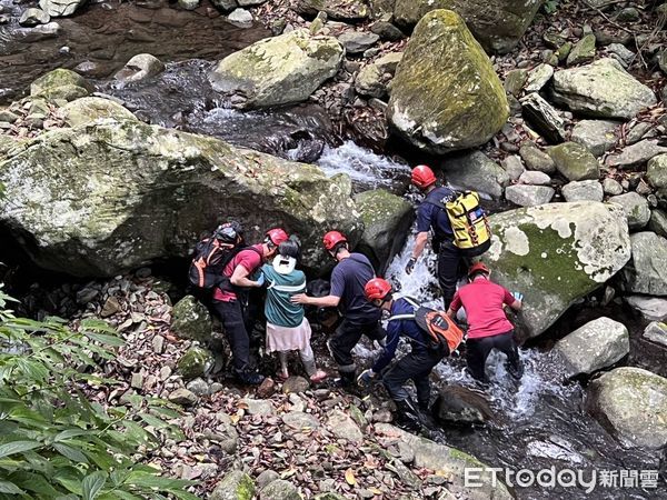 ▲台北市士林區坪頂古圳步道，一名婦人墜落至溪谷。（圖／記者黃彥傑翻攝，下同）