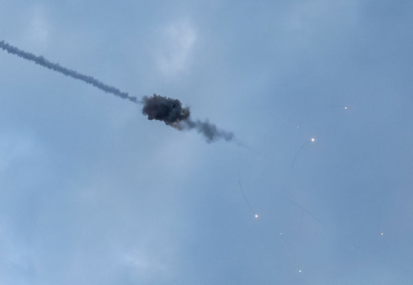 ▲▼2023年5月9日，俄羅斯對烏克蘭發動空襲，巡弋導彈在基輔上空爆炸。（圖／路透）