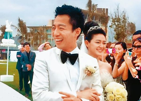 大S和汪小菲當初在三亞辦婚禮時，其實是剛流產後不久，身體狀況並不佳。（翻攝自搜狐）