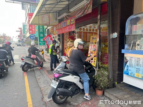 ▲▼ 嘉義市交通大執法，改善駕駛用路習慣、從「停、讓」行人開始 。（圖／嘉義市警局提供）