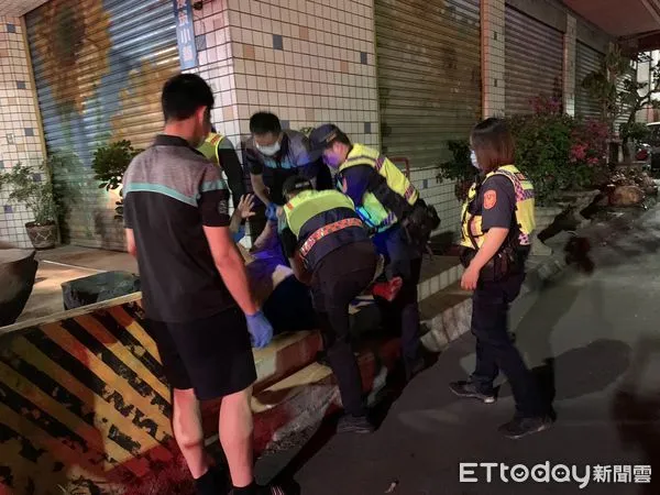 ▲彰化二水婦人不堪長期照顧老母親與家人吵架跑到圳溝旁大哭。（圖／民眾提供）