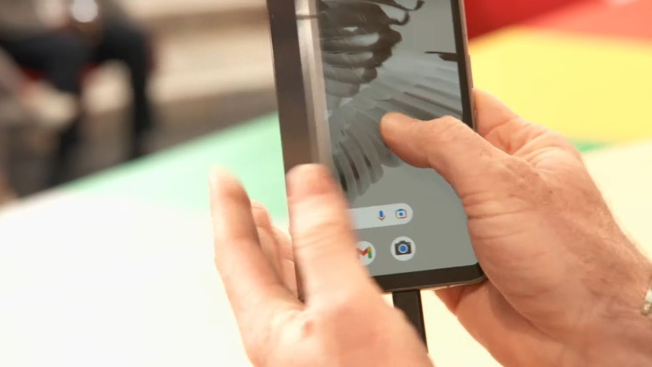 ▲▼Google首款摺疊機Pixel Fold亮相。（圖／翻攝自 YouTube／Google）