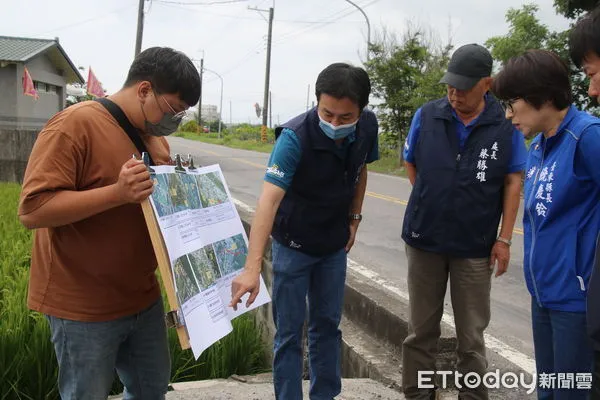 ▲縣長饒慶鈴11日特別前往長沙國宅周邊道路等地進行視察施作路段。（圖／記者楊漢聲翻攝）