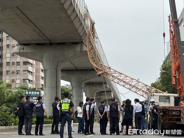 ▲▼中捷意外,台中,捷運,台中捷運,吊臂,林淑雅,奪命,撞擊,殘骸,興富發。（圖／記者許權毅攝）