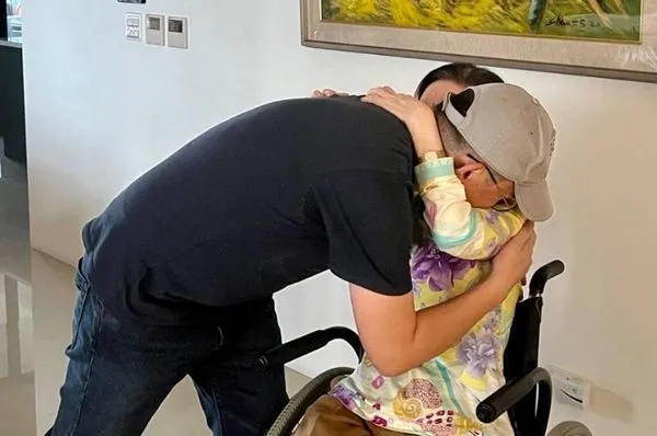 ▲▼陳致中報到入監前，跟媽媽辭行。（圖／翻攝自陳水扁臉書）