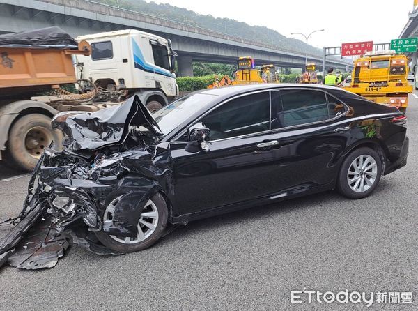 ▲▼輔助駕駛釀3車車禍             。（圖／記者戴上容翻攝）