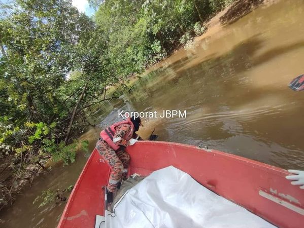 警消在河裡發現阿米魯丁的遺體。（翻自info.semasa臉書）