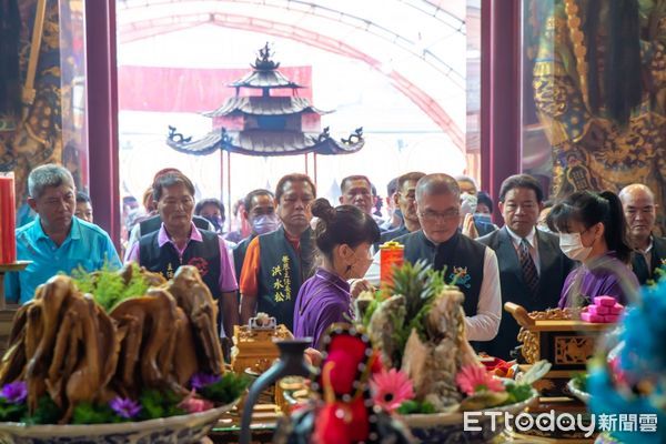 ▲正統鹿耳門聖母廟在媽祖壽誕，12日上午於媽祖殿舉行「壽誕祀宴」，由正統鹿耳門聖母廟王增榮主任委員擔任主祭，儀式遵循古禮、隆重典雅。（圖／記者林悅翻攝，下同）