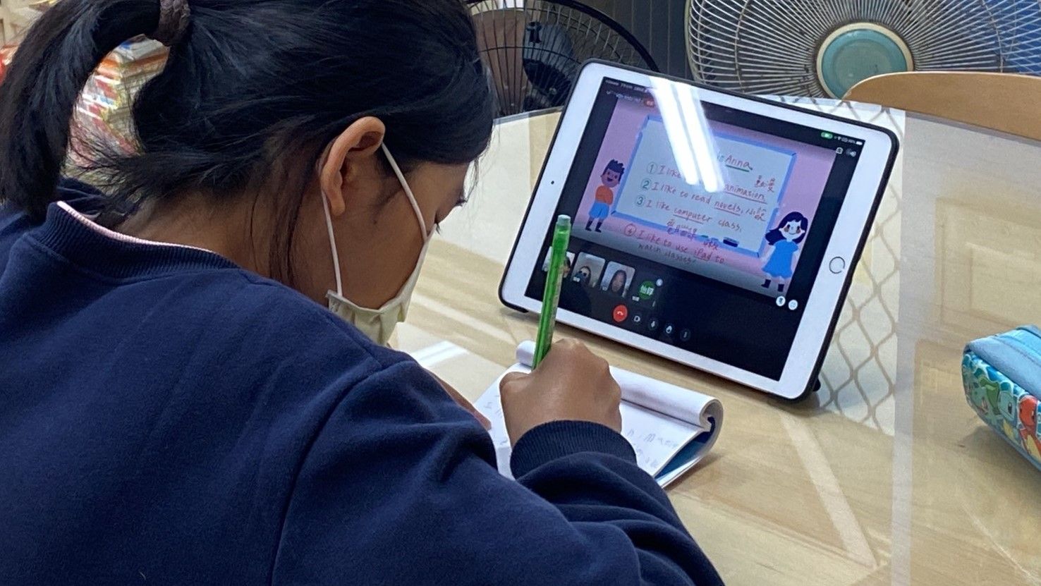 ▲▼透過教育部計畫，大學學伴以線上遠距方式陪同小學生學習英文。（圖／教育部提供）