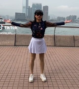 ▲▼亞洲父母拍照姿勢（圖／翻攝自TikTok／Anna En）