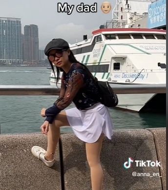 ▲▼亞洲父母拍照姿勢（圖／翻攝自TikTok／Anna En）