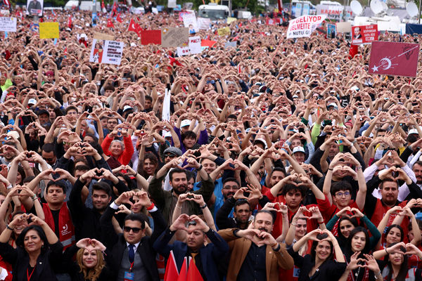 ▲▼土耳其主要反對派聯盟總統候選人基里達歐魯（Kemal Kilicdaroglu）與其支持者。（圖／路透）