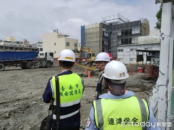 ▲台南市勞工局針對興富發集團建案勞檢，發現2處建案有重大缺失，均令停工，共罰款46萬元。（圖／記者林悅翻攝，下同）