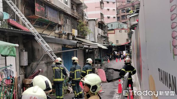 ▲▼        信義區地基嚴重坍塌，房屋有倒塌危機     。（圖／記者黃彥傑攝）