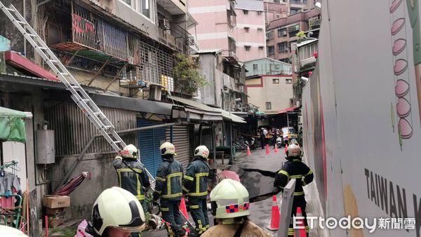 ▲▼        信義區地基嚴重坍塌，房屋有倒塌危機     。（圖／記者黃彥傑攝）