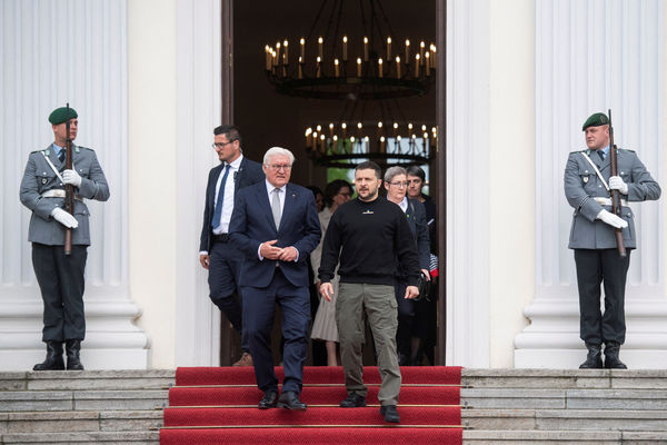 ▲▼ 烏克蘭總統澤倫斯基14日抵達德國柏林，與總統史坦麥爾（Frank-Walter Steinmeier）會面。（圖／路透）