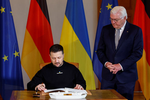 ▲▼ 烏克蘭總統澤倫斯基14日抵達德國柏林，與總統史坦麥爾（Frank-Walter Steinmeier）會面。（圖／路透）