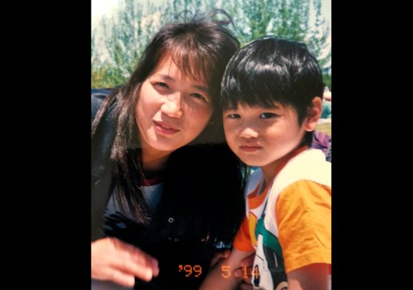 ▲大谷翔平與媽媽合照。（圖／截自MLB官方臉書）