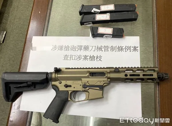 ▲台南市警四分局警方起獲作案衝鋒槍1把，正擴大偵辦中。（圖／記者林悅翻攝，下同）