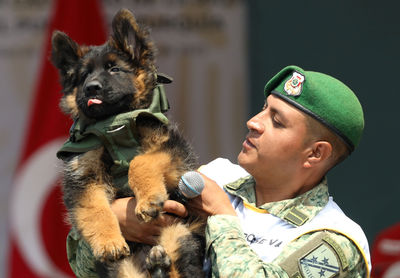 墨西哥搜救犬震災犧牲　土國贈3個月狗寶寶由相同領犬員照顧