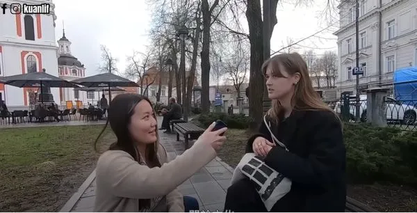 ▲▼YouTuber「阿官KUAN」在立陶宛街訪是否了解台灣，一位正妹秒答，珍珠奶茶來自台灣。（圖／翻攝自阿官KUAN）