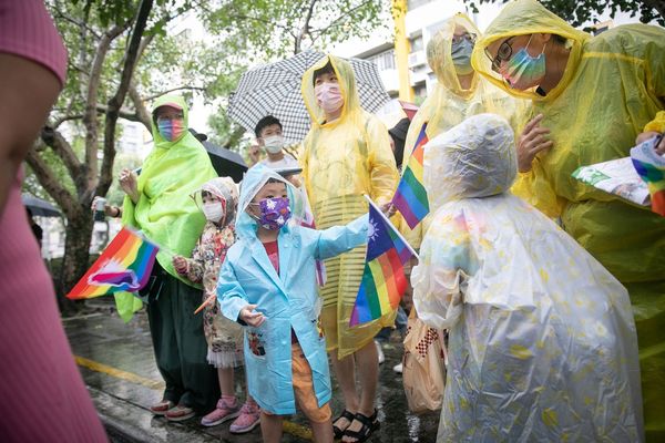 ▲▼立院修法同性伴侶可共同收養子女　民進黨感謝跨黨支持。（圖／民進黨提供）