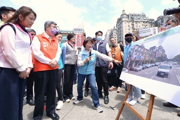 ▲▼陳建仁赴桃園市視察「桃園閃耀雙城飛翔－長庚新驛站」道路改善工程成果。（圖／翻攝自Facebook／行政院）