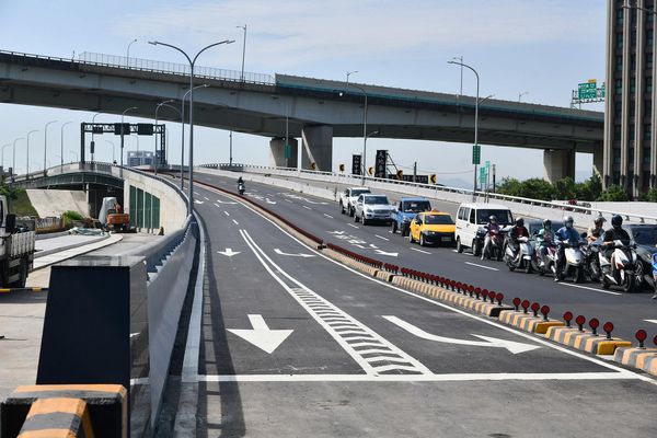 ▲成蘆大橋機車道拓寬工程今通車。（圖／新北市工務局提供）