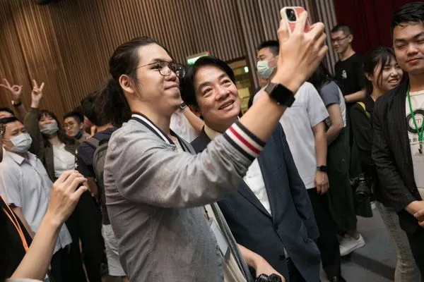 ▲▼民主進步黨主席暨總統候選人賴清德今（16）日晚間應邀出席國立政治大學生會及學生議會主辦的「政治進入大學？！青年與主席有約」講座。（圖／民進黨提供）