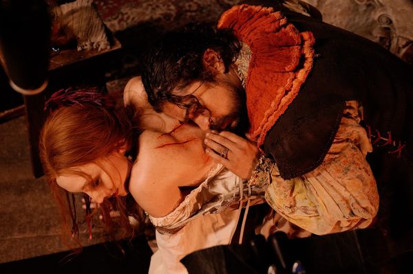 ▲▼法國影后伊莎貝雨蓓（Isabelle Huppert）在新片《禁忌的畫像：卡拉瓦喬之影》（Caravaggio`s Shadow）與演員女兒蘿莉塔夏馬（Lolita Chammah）三度合作。（圖／海鵬提供）