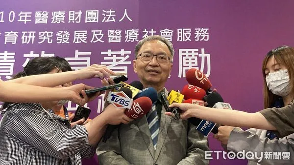 ▲▼衛福部長薛瑞元出席衛生福利部獎勵110年度醫療財團法人辦理研究人才培育及醫療社會服務績效卓著獎勵。（圖／記者洪巧藍攝）