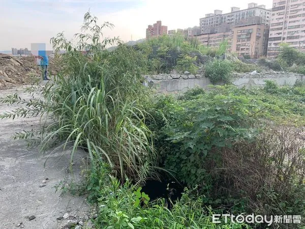 ▲▼ 新北塭仔圳工地水坑驚見「爛臉男屍」！            。（圖／記者戴上容翻攝）