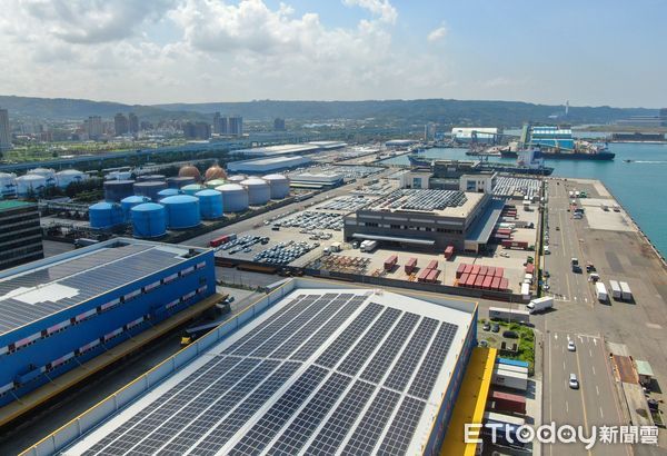 ▲港口建物屋頂設置太陽能發電板(下方及左方建物屋頂)。（圖／港務公司提供）