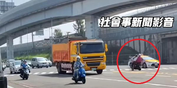 ▲▼誇張影曝！高雄超扯機車國道車流尖峰「逆向騎到底」，下場慘了。（圖／翻攝自社會事新聞影音）