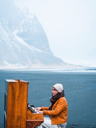 ▲▼ 陳零九在冰島雪地中拍攝新歌MV。（圖／滾石唱片提供）